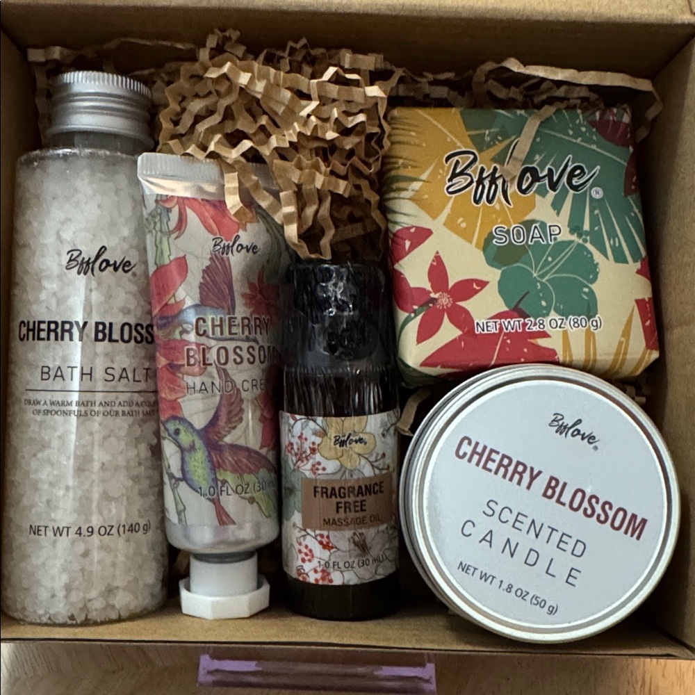Buff Cherry Blossom Bath Gift Set!! NIB - Picture 2 of 4